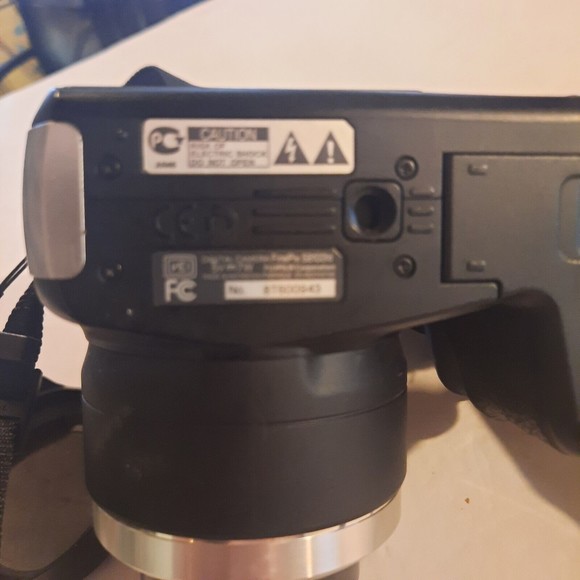 Fuji FinePix S8100fd Compact Digital Bridge Camera 10MP 27-86mm 18x Zoom Lens - Picture 10 of 14